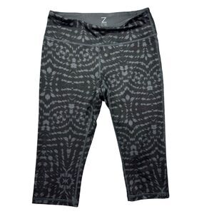 Z by Zella Leggings Women’s Medium Black Gray Cropped Capri Stretch Athleisure